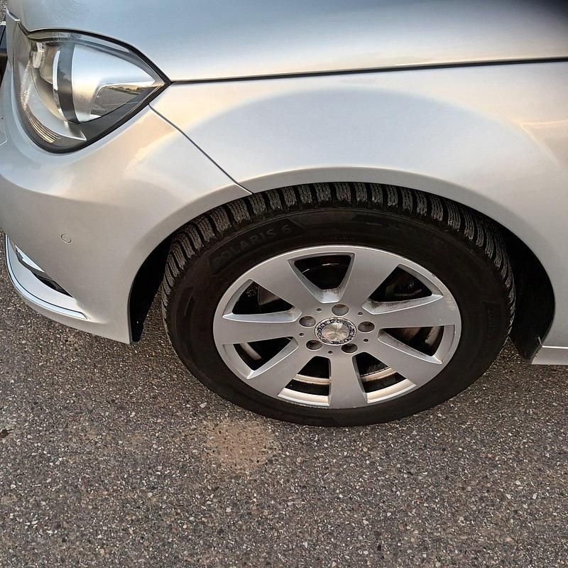 Silber Gebraucht 2011 Mercedes 220 Limousine | 13.750 € - Bild 1/4