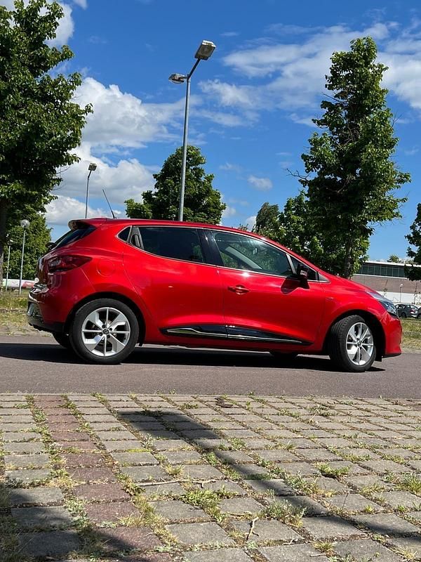 Rot Gebraucht 2017 Renault Clio IV Kleinwagen | 6.500 € (Fairer Preis) - Bild 1/4