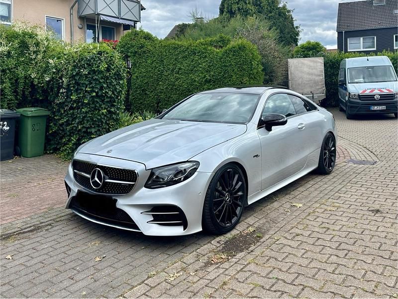 Silber Gebraucht 2017 Mercedes E200 AMG Coupé | 26.950 € (Fairer Preis) - Bild 1/4