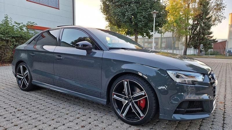Grau Gebraucht 2019 Audi S3 Sport Limousine | 29.900 € (Fairer Preis) - Bild 1/4