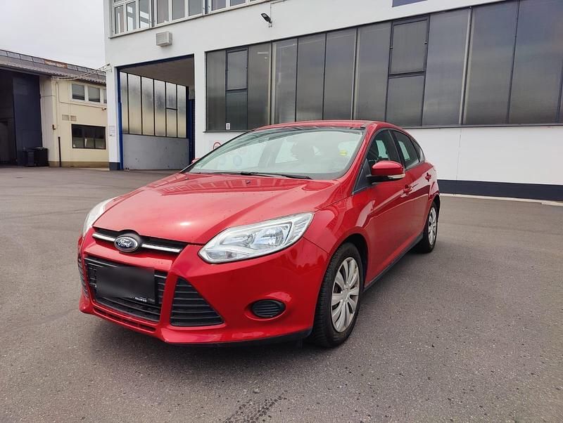Gebraucht Ford Focus 109 PS (80 kW) 2011 Rot Limousine