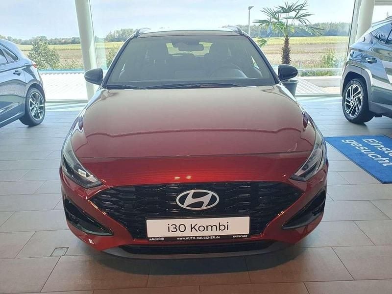 Gebraucht Hyundai i30 Advantage 140 PS (102 kW) 2024 Ultimate red metallic Kombi