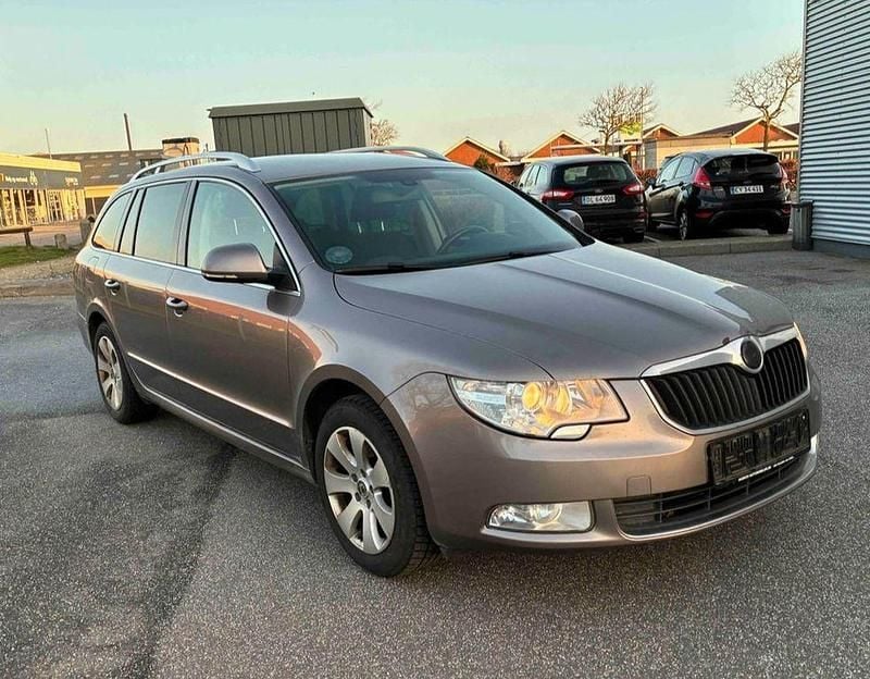 Gebraucht Skoda Superb Ambition 125 PS (91 kW) 2010 Violett Kombi