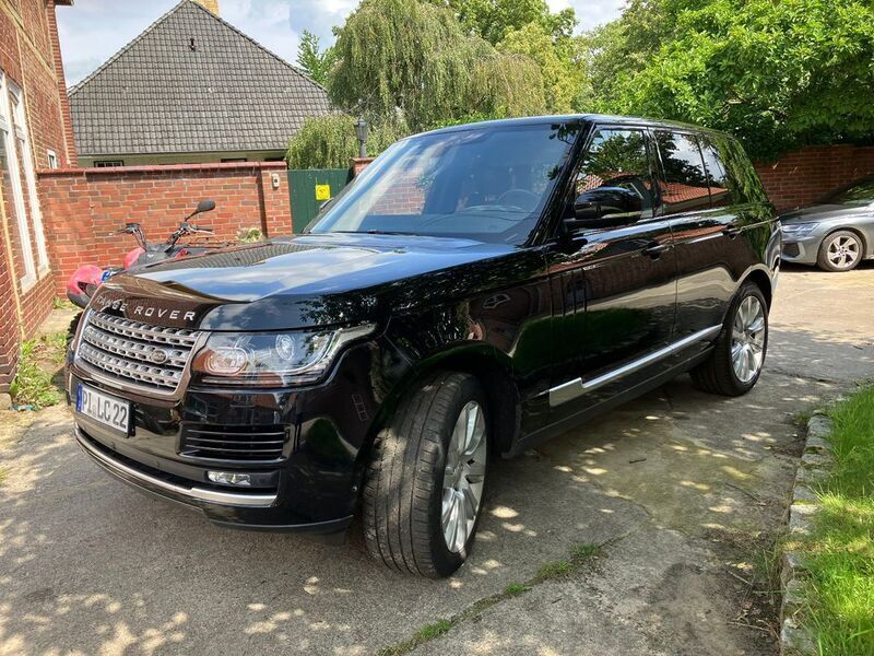 Schwarz Gebraucht 2017 Land Rover Range Rover Vogue SUV | 49.500 € (Teuer) - Bild 1/4