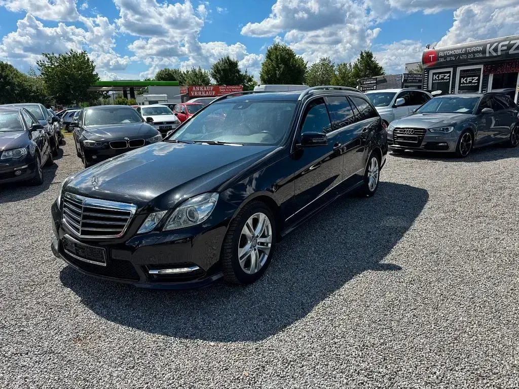 Gebraucht Mercedes E300 231 PS (169 kW) 2012 Obsidianschwarz  metalliclack Kombi