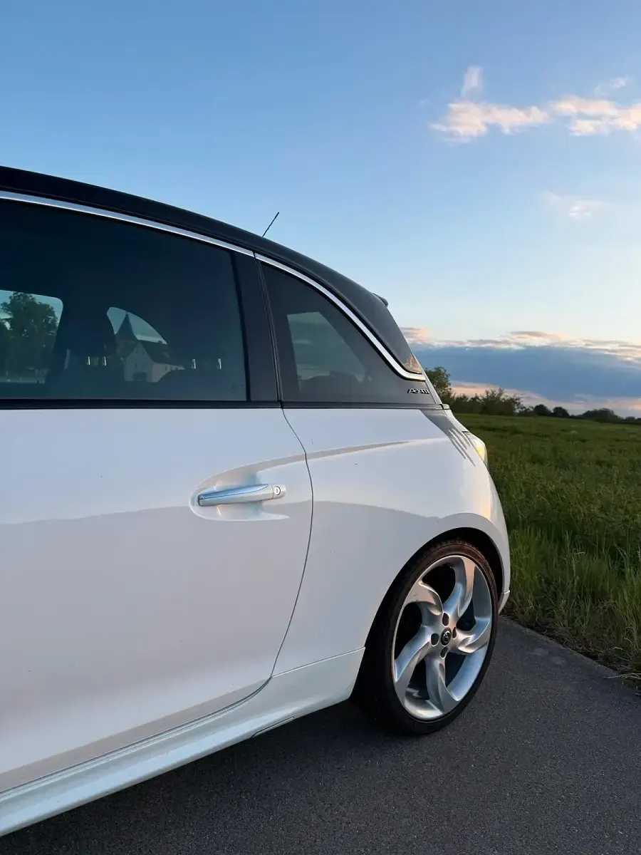 Używany Opel Adam 101 KM (74 kW) 2013 Biały Hatchback