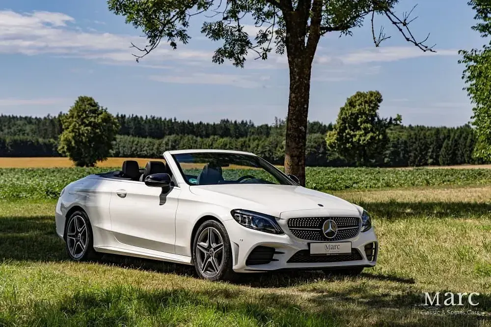 Gebraucht Mercedes C200 AMG 184 PS (135 kW) 2019 Polarweiß Cabrio