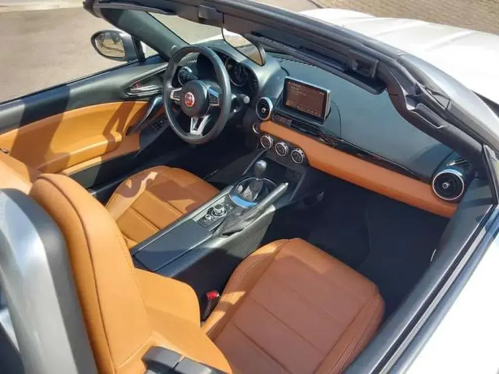 Gebraucht Fiat 124 Spider Lusso 140 PS (102 kW) 2018 Weiß Cabrio