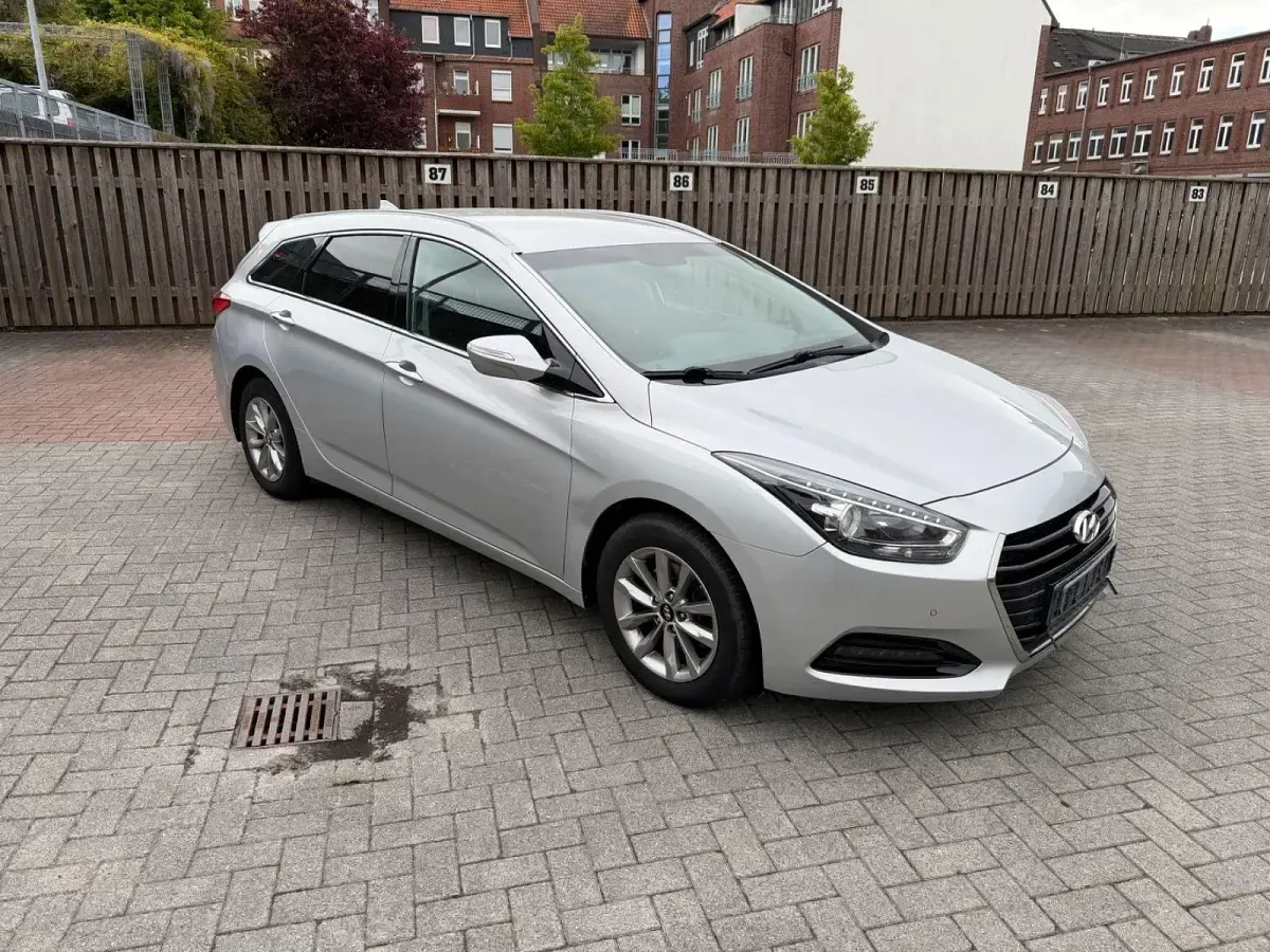 Gebraucht Hyundai i40 Trend 141 PS (103 kW) 2017 Silber Kombi