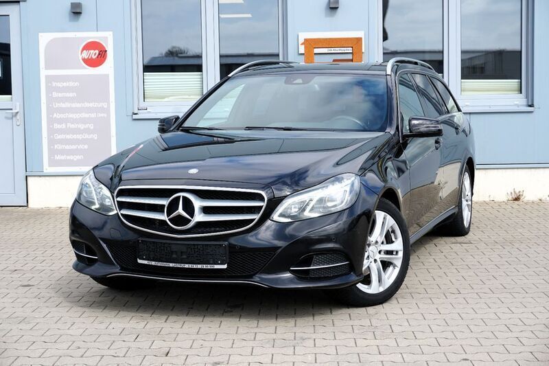 Schwarz Gebraucht 2016 Mercedes E220 Avantgarde Kombi | 14.589 € (Fairer Preis) - Bild 1/4