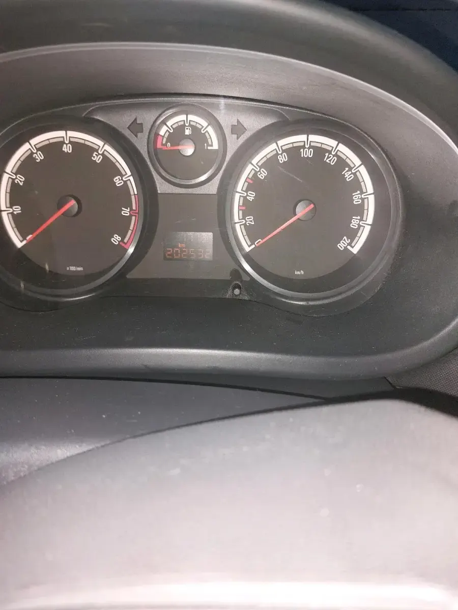 Second-hand Opel Corsa 60 CP (44 kW) 2009 Galben Hatchback