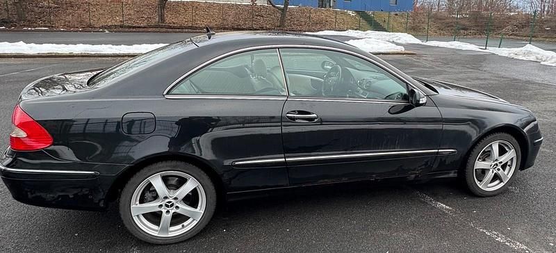 Gebraucht Mercedes CLK350 Avantgarde 272 PS (200 kW) 2007 Schwarz Coupé