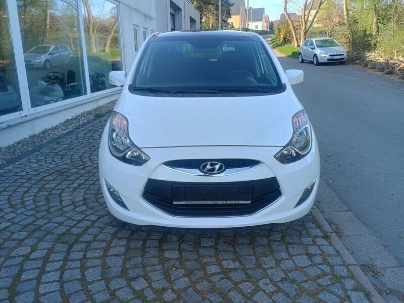 Weiß Gebraucht 2015 Hyundai ix20 YES! Silver Van / Kleinbus | 6.600 € (Fairer Preis) - Bild 1/4