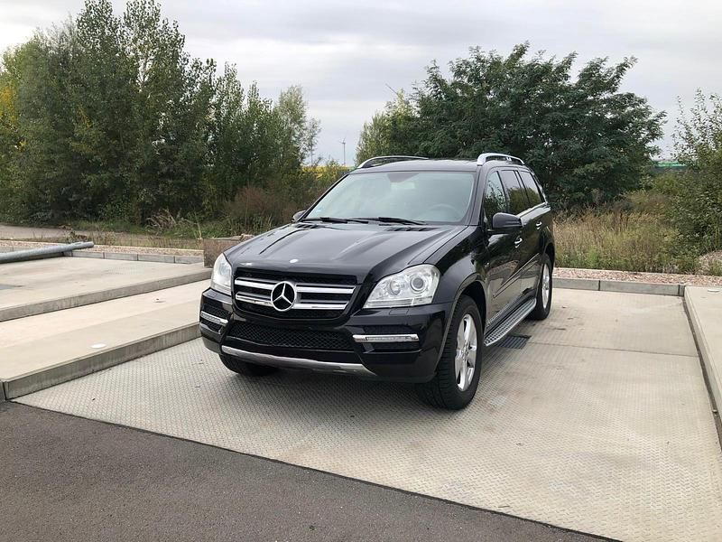 Schwarz Gebraucht 2011 Mercedes GL350 SUV | 18.500 € (Etwas zu teuer) - Bild 1/4