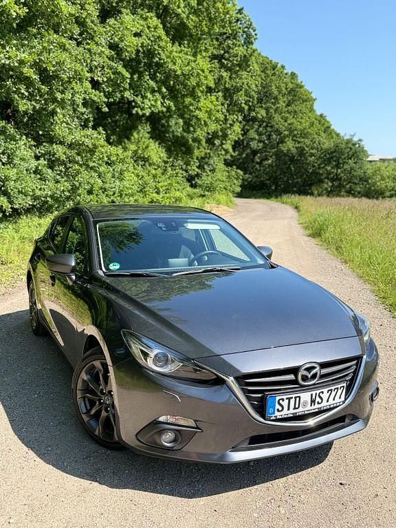 Grau Gebraucht 2016 Mazda 3 Nakama Limousine | 8.400 € (Fairer Preis) - Bild 1/4