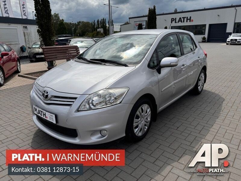 Silber Gebraucht 2011 Toyota Auris Limousine | 4.990 € (Fairer Preis) - Bild 1/4