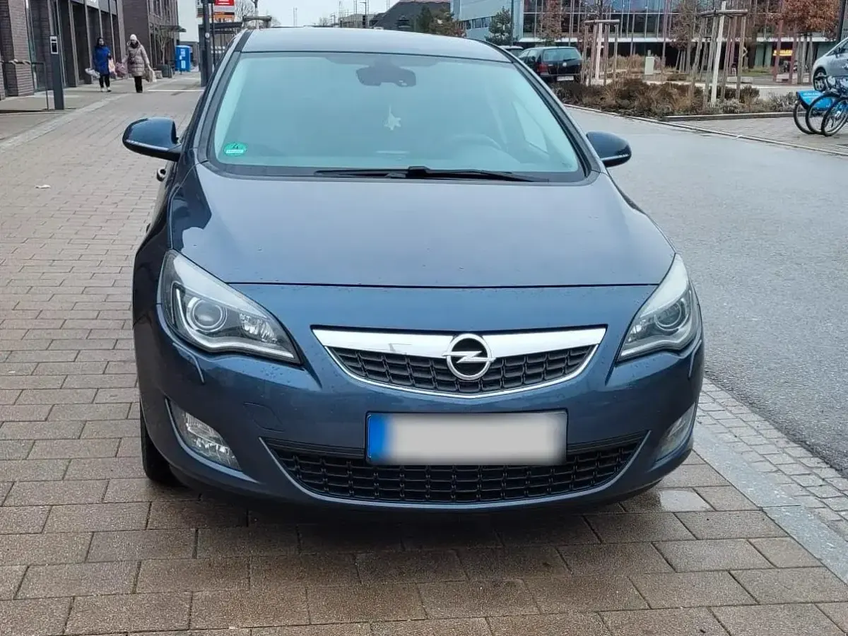Gebraucht Opel Astra 140 PS (102 kW) 2010 Blau Kleinwagen
