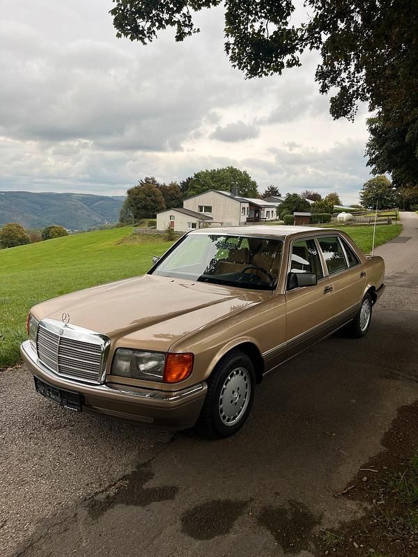 Gold Gebraucht 1988 Mercedes 300 Limousine | 9.500 € - Bild 1/4