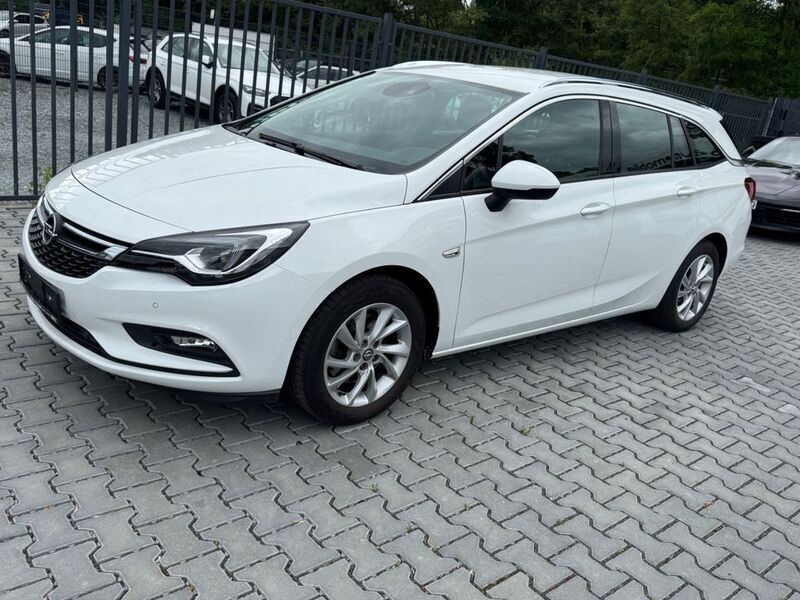 Schneeweiss/summitwhite/arctic Gebraucht 2019 Opel Astra Innovation Kombi | 10.900 € (Guter Preis) - Bild 1/4