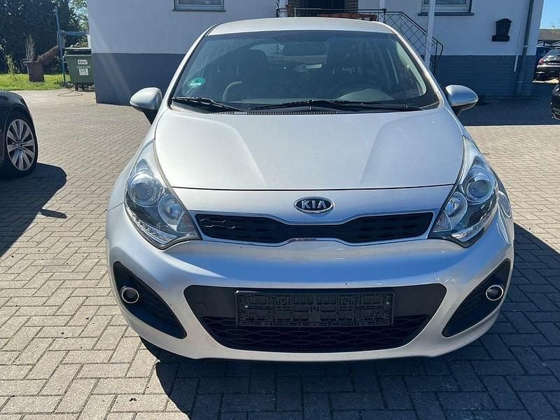 Gebraucht Kia Rio Spirit 90 PS (66 kW) 2012 Silber Limousine