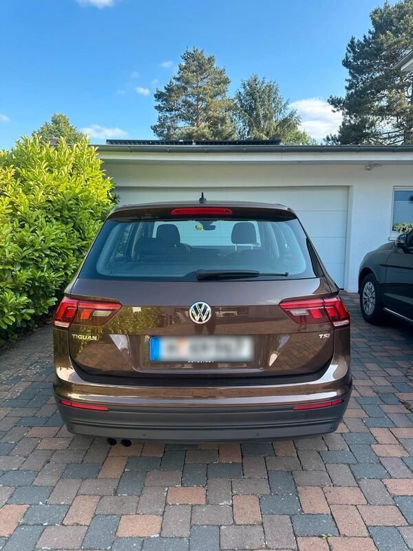Braun Gebraucht 2017 VW Tiguan SUV | 16.500 € (Superpreis) - Bild 1/4