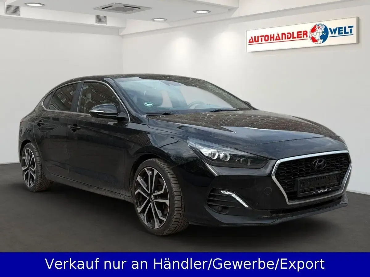 Gebraucht Hyundai i30 Style 140 PS (102 kW) 2018 Schwarz Limousine