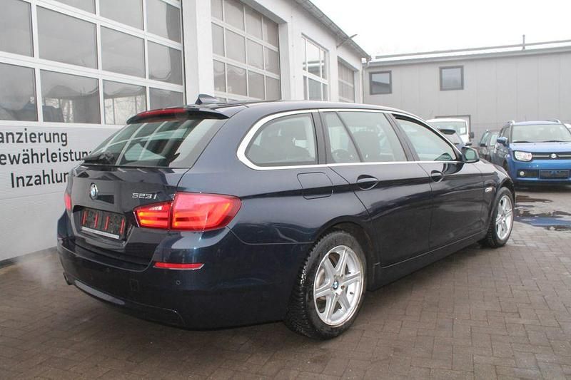 Gebraucht BMW 523 204 PS (150 kW) 2011 Blau Kombi