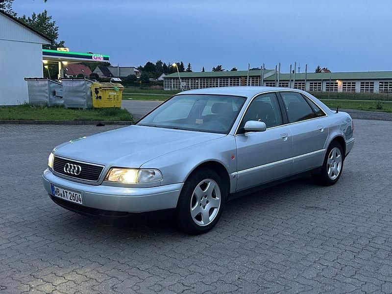 Silber Gebraucht 1997 Audi A8 Limousine | 4.490 € (Fairer Preis) - Bild 1/4