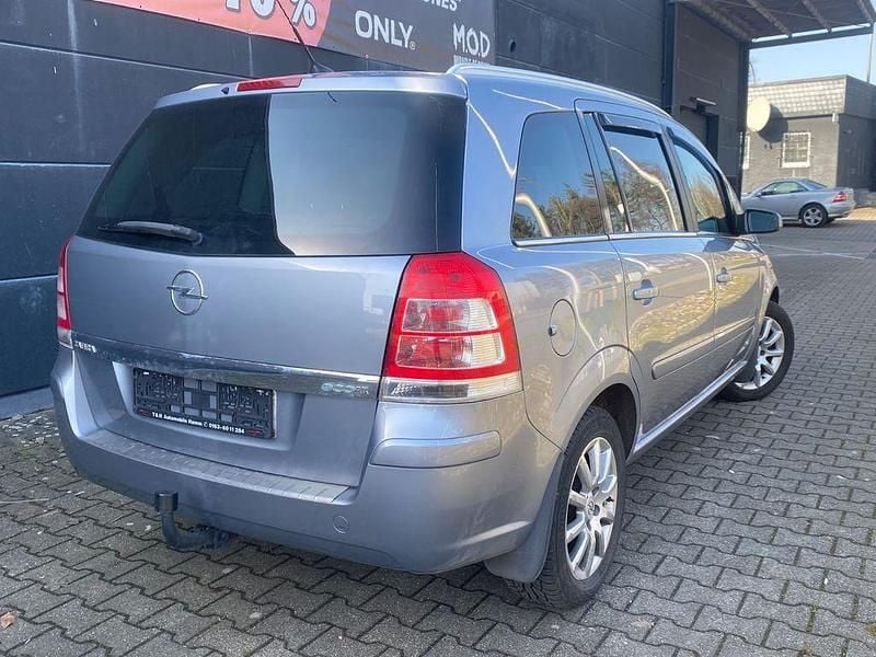 Gebraucht Opel Zafira Edition 94 PS (69 kW) 2008 Silber Van / Kleinbus
