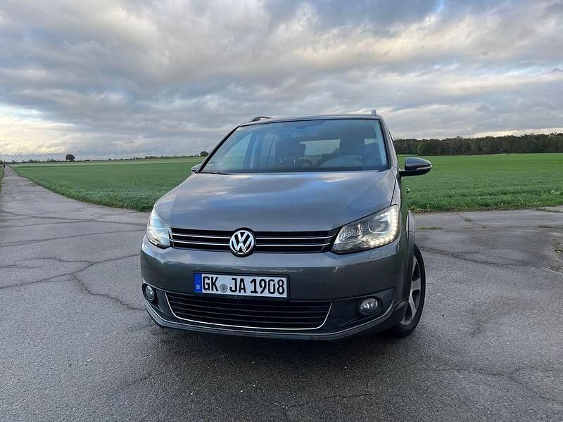 Grau Gebraucht 2012 VW Touran Cross Van / Kleinbus | 9.000 € (Fairer Preis) - Bild 1/4