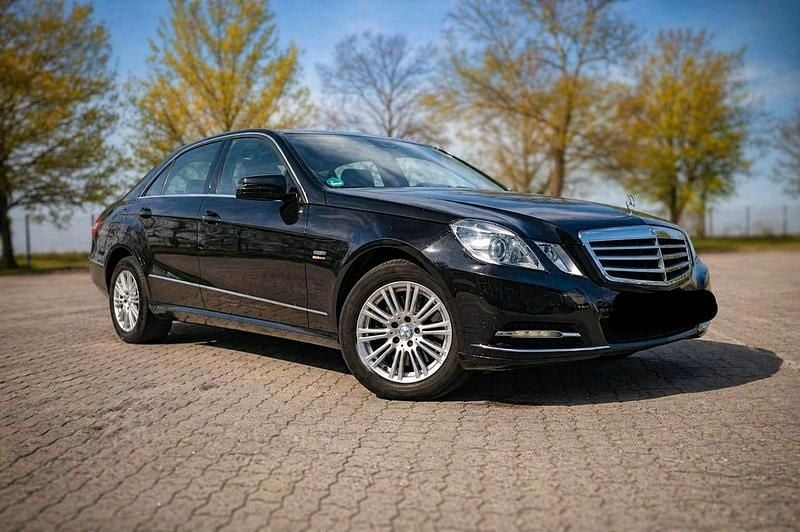 Second-hand Mercedes E250 204 CP (150 kW) 2010 Negru Berlinǎ