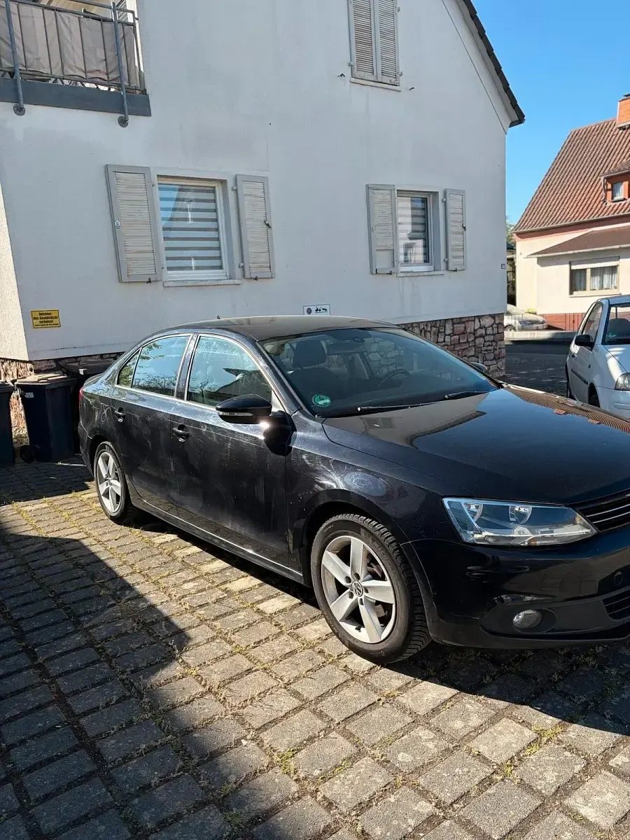 Gebraucht VW Jetta 105 PS (77 kW) 2011 Schwarz Limousine
