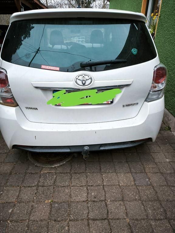 Gebraucht Toyota Verso 124 PS (91 kW) 2013 Weiß Van / Kleinbus