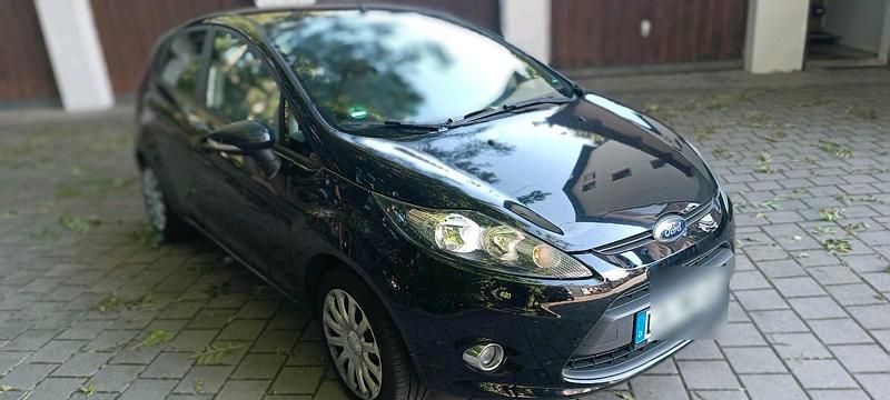 Grau Gebraucht 2012 Ford Fiesta Kleinwagen | 2.500 € (Superpreis) - Bild 1/4