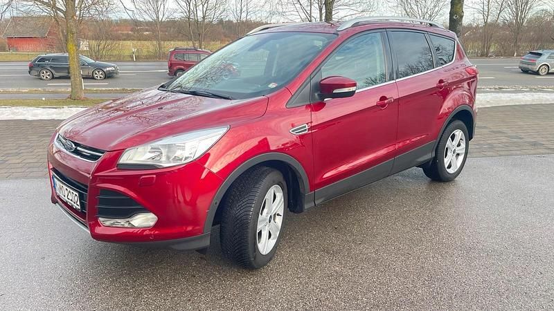Rot Gebraucht 2015 Ford Kuga SUV | 11.000 € (Fairer Preis) - Bild 1/4