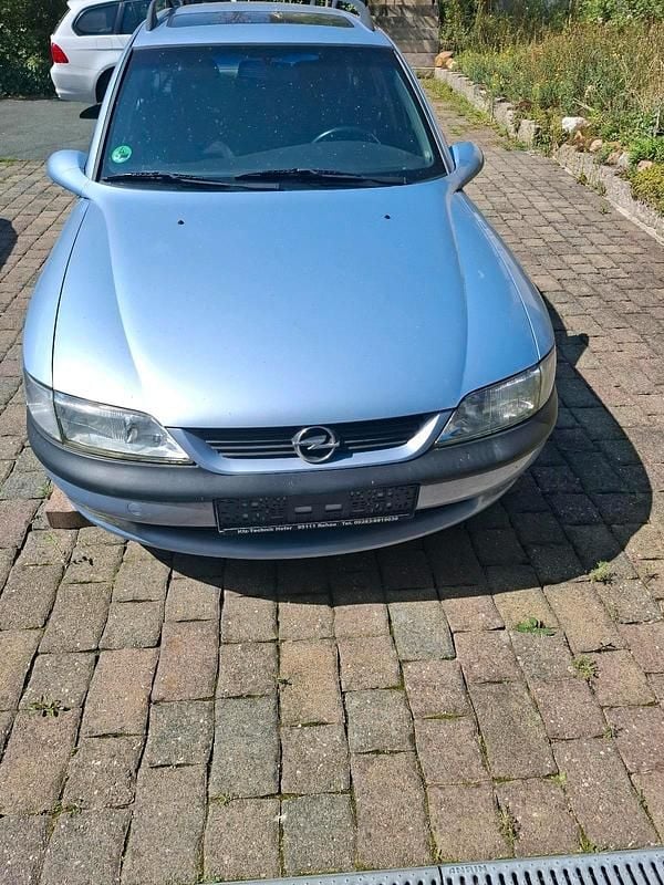 Blau Gebraucht 1997 Opel Vectra Kombi | 500 € (Superpreis) - Bild 1/4
