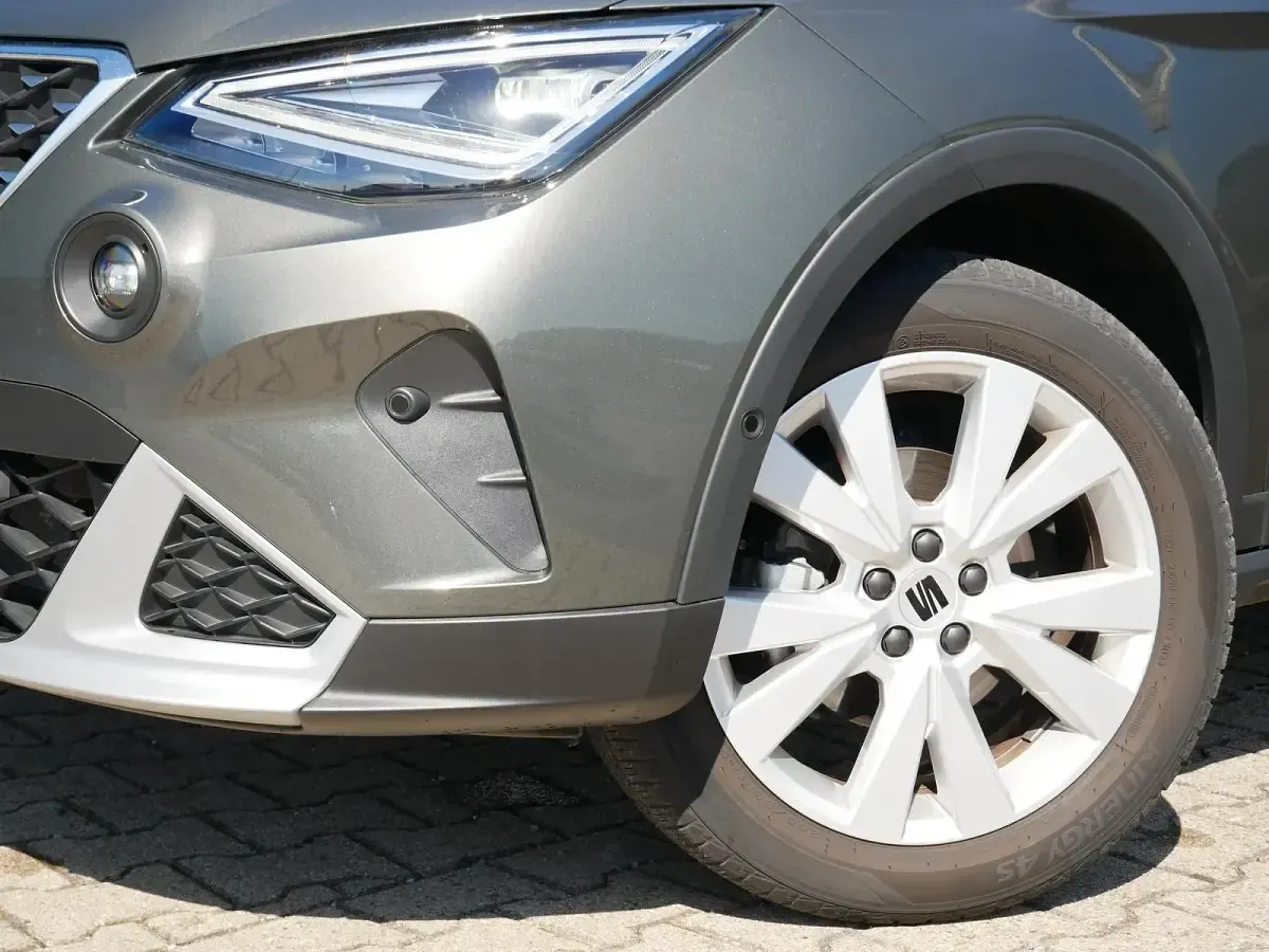 Gebraucht Seat Arona Xperience 150 PS (110 kW) 2024 Kliff grau SUV