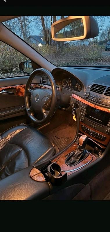 Gebraucht Mercedes E220 150 PS (110 kW) 2005 Schwarz Kombi