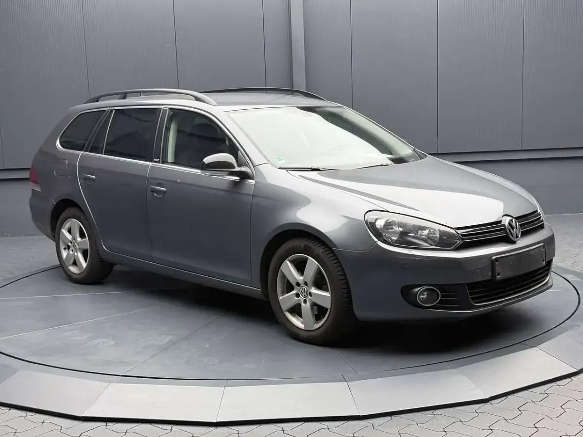 Gebraucht VW Golf VI Style 105 PS (77 kW) 2011 Platinum grey metallic Kombi
