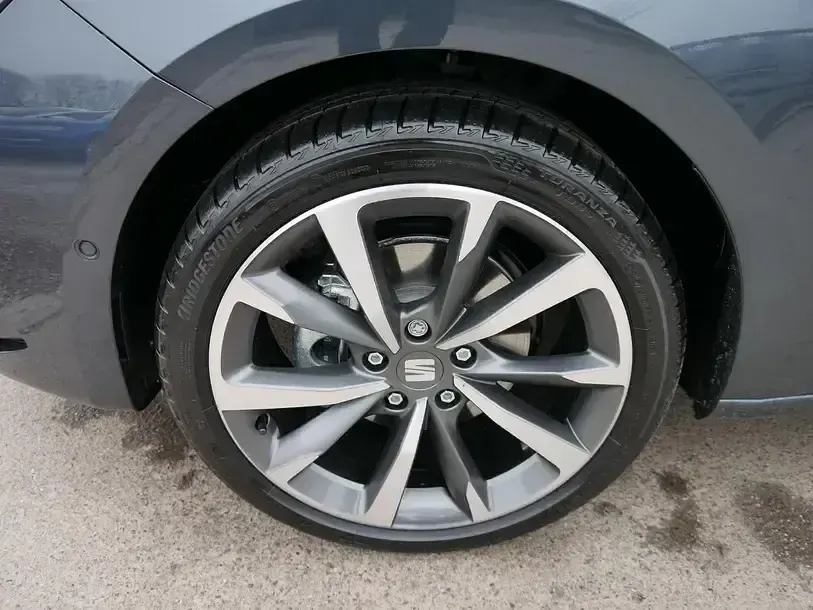 Neu Seat Leon FR 2026 Grau