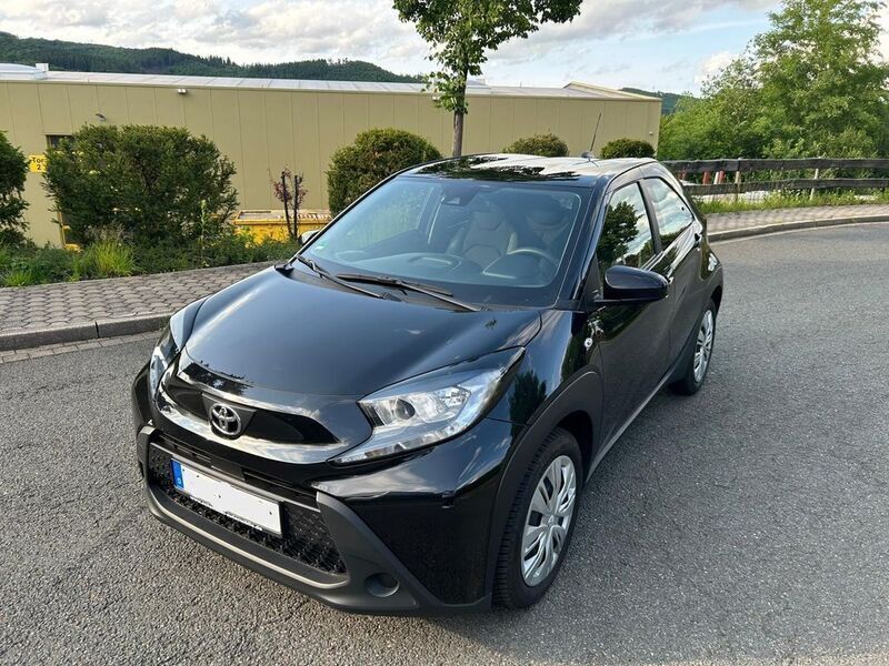 Schwarz Gebraucht 2023 Toyota Aygo Play Kleinwagen | 17.799 € (Fairer Preis) - Bild 1/4