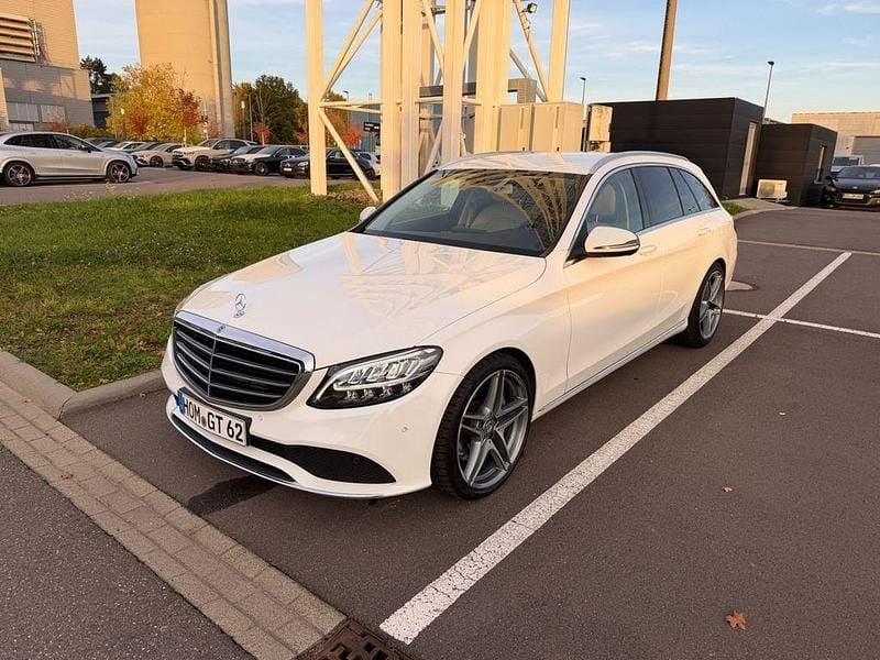 Gebraucht Mercedes C400 333 PS (244 kW) 2018 Weiß Limousine