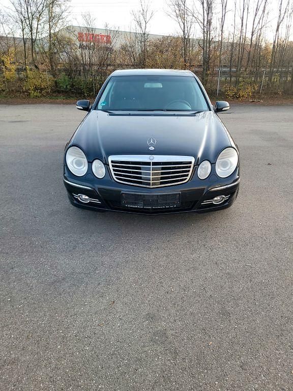 Schwarz Gebraucht 2009 Mercedes E280 Avantgarde Limousine | 5.500 € (Fairer Preis) - Bild 1/4