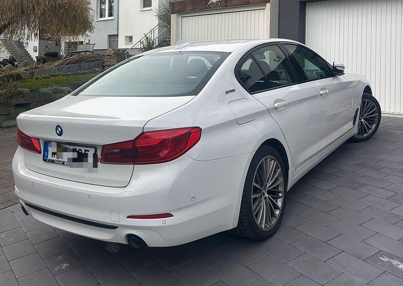 Gebraucht BMW 530e Sport Line 252 PS (185 kW) 2019 Weiß Limousine