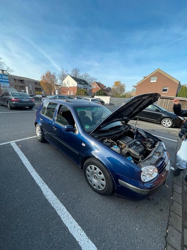 Blau Gebraucht 2001 VW Golf IV Kleinwagen | 1.600 € (Fairer Preis) - Bild 1/4