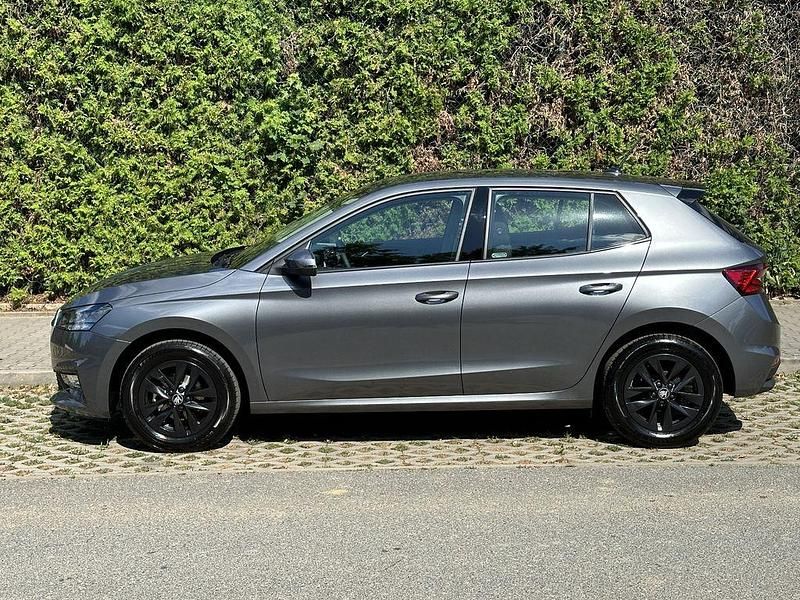 Neu Skoda 105 95 PS (69 kW) 2026 Grau Limousine