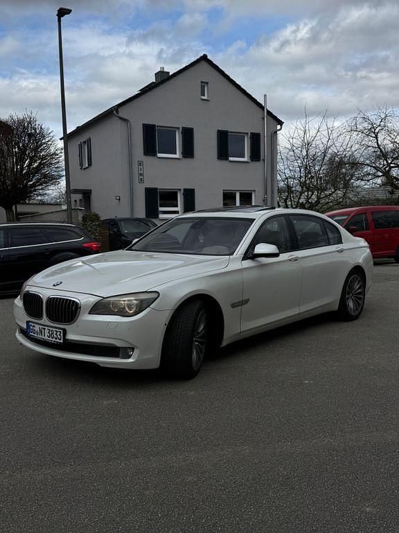 Gebraucht BMW 750L 555 PS (408 kW) 2009 Weiß Limousine