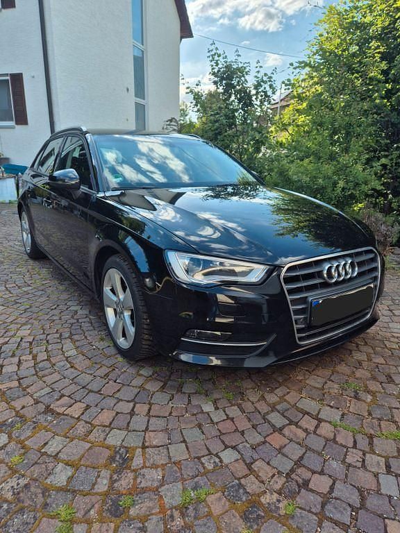 Schwarz Gebraucht 2014 Audi A3 Sportback Ambition Limousine | 12.600 € (Guter Preis) - Bild 1/4