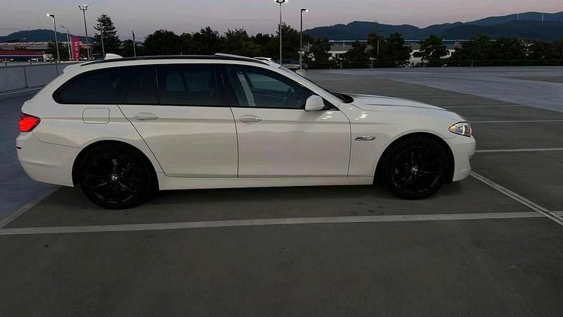 Gebraucht BMW 520 184 PS (135 kW) 2011 Weiß Kombi