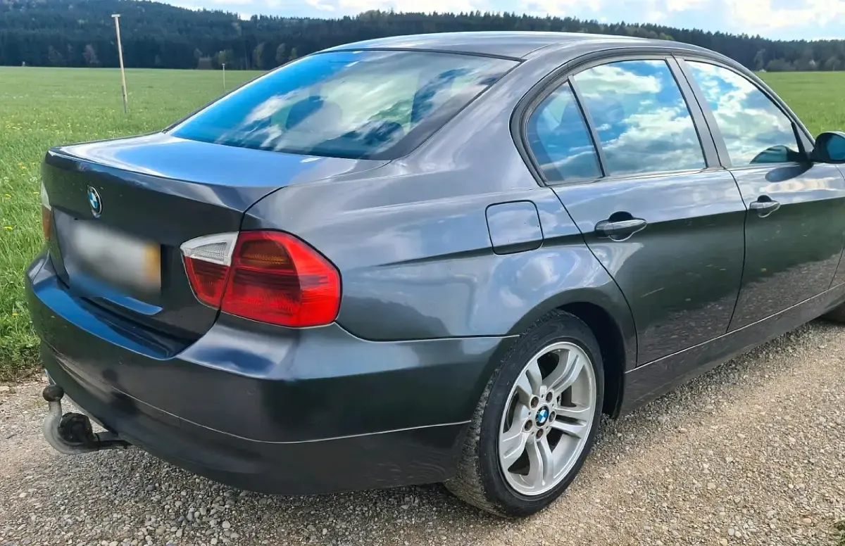 Gebraucht BMW 320 143 PS (105 kW) 2008 Schwarz Limousine